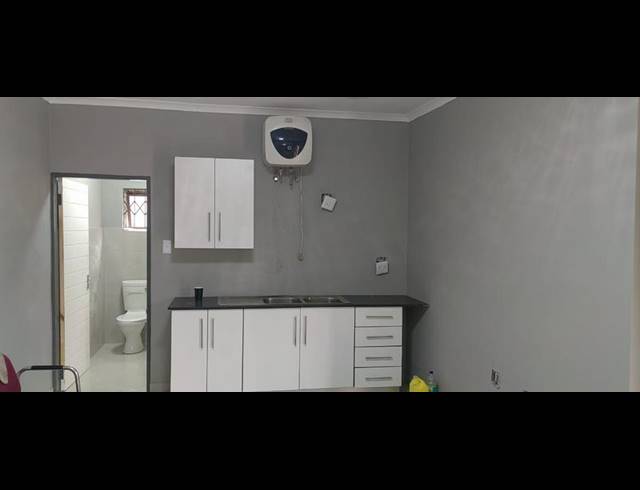 1 BEDROOM PROPERTY TO RENT IN GLEN MARAIS